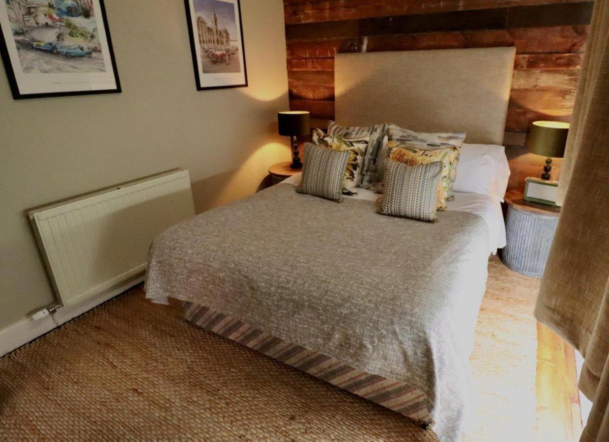The Cholmondeley Arms Hotel Wrenbury Ngoại thất bức ảnh