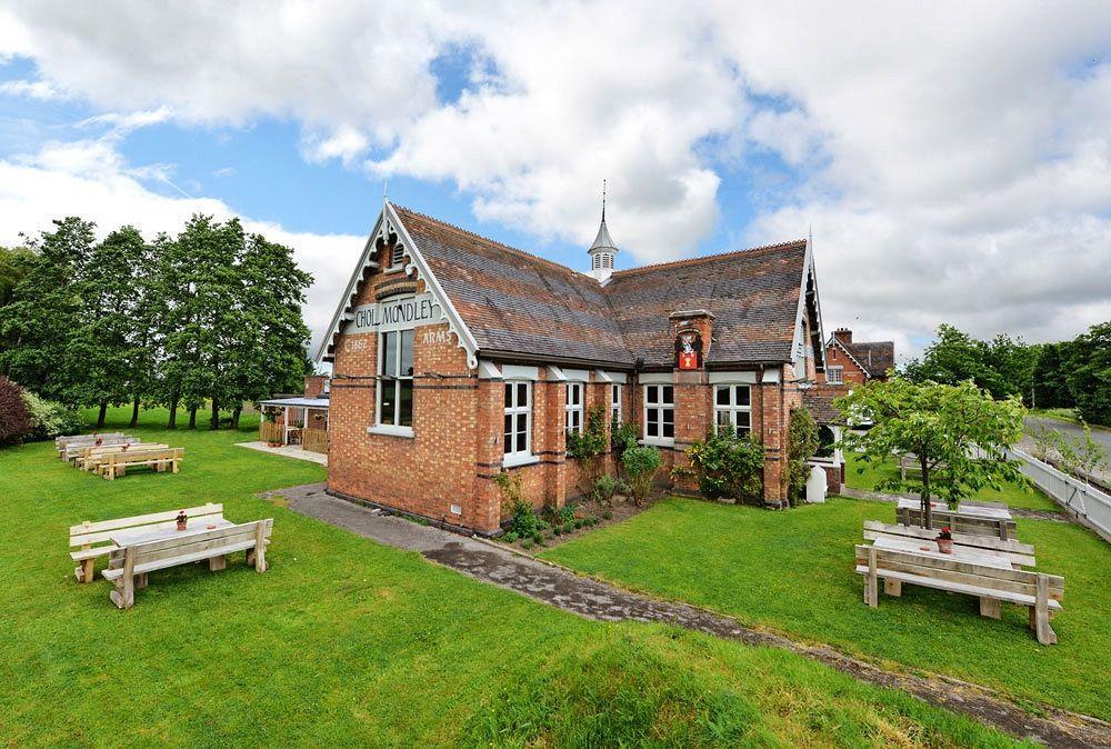 The Cholmondeley Arms Hotel Wrenbury Ngoại thất bức ảnh