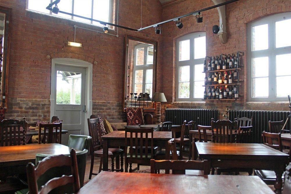 The Cholmondeley Arms Hotel Wrenbury Ngoại thất bức ảnh
